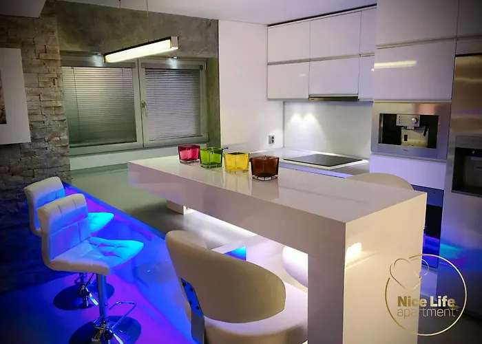 Life - Luxury In The Old Town. 브라티슬라바