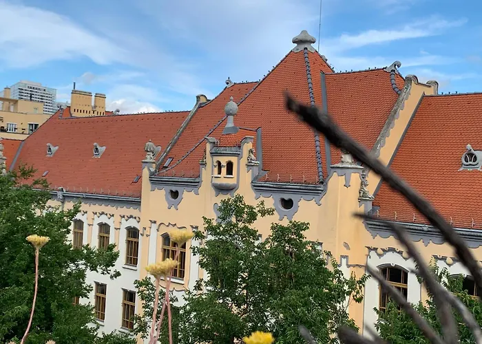 Life - Luxury In The Old Town. 브라티슬라바