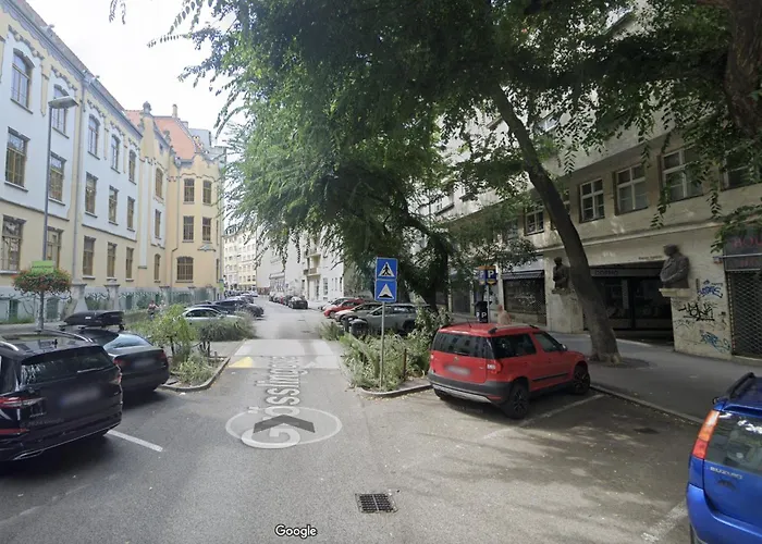 Life - Luxury In The Old Town.